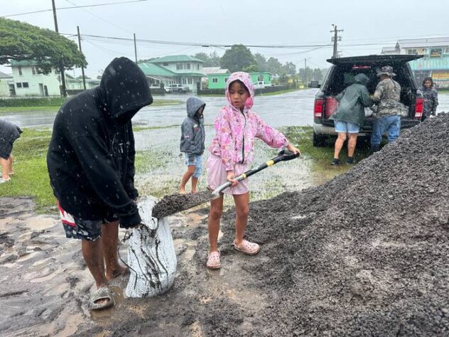 Hurricane Nolo skirts Hawaii but could still unleash powerful winds, flash flooding
