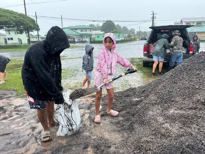 Hurricane Nolo skirts Hawaii but could still unleash powerful winds, flash flooding