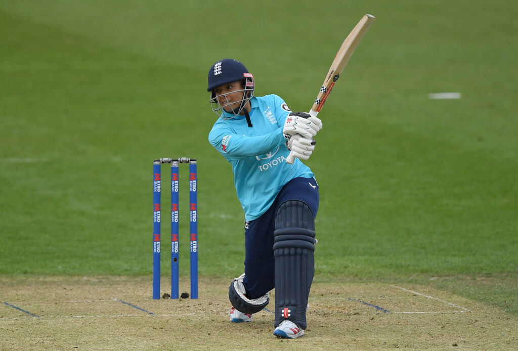 Ireland win toss, bowl in Arlene Kelly's farewell