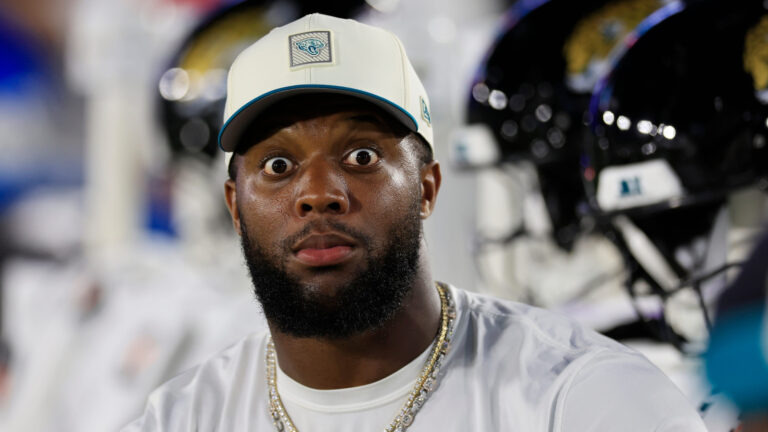 Jaguars Restructure Contracts Of DEs Josh Hines-Allen, Travon Walker