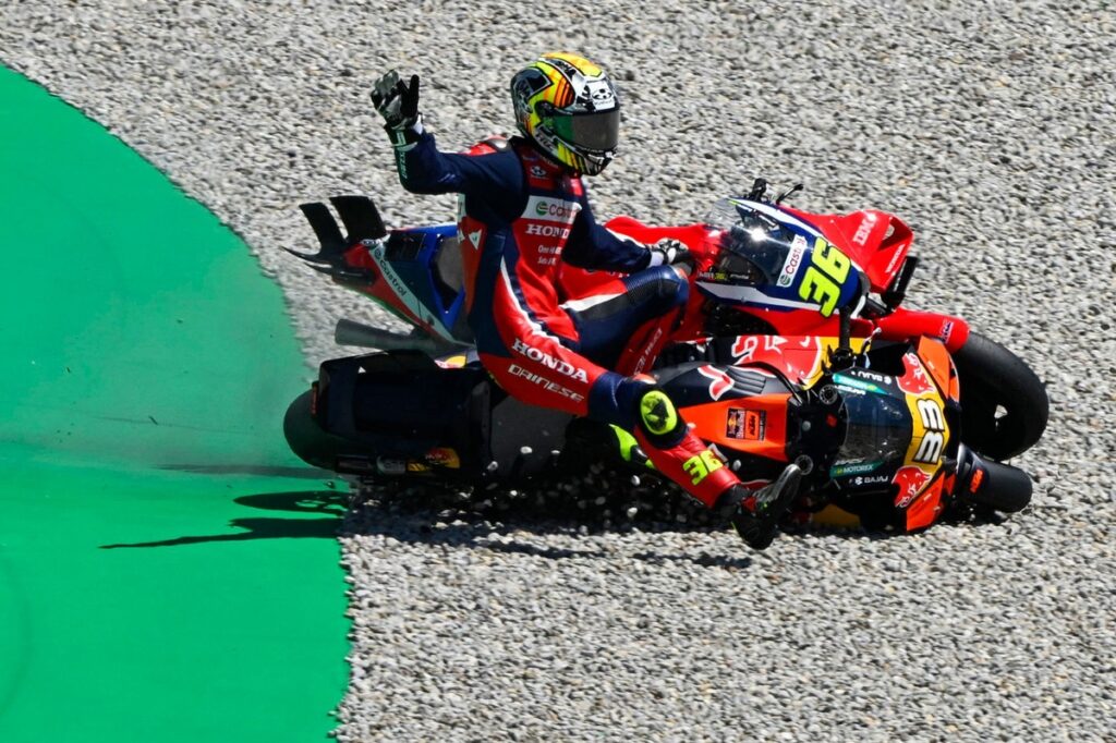Joan Mir defends himself over his crashes: "I know how to ride without crashing; it's very easy"