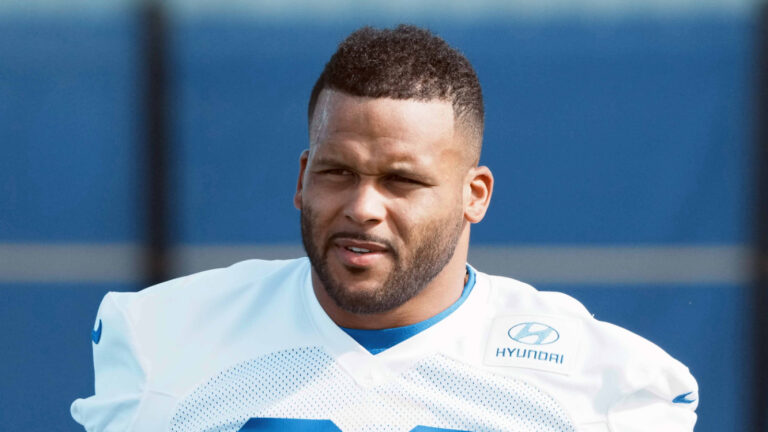 Scouts echo warnings from Hall of Famers about Aaron Donald returning to Rams