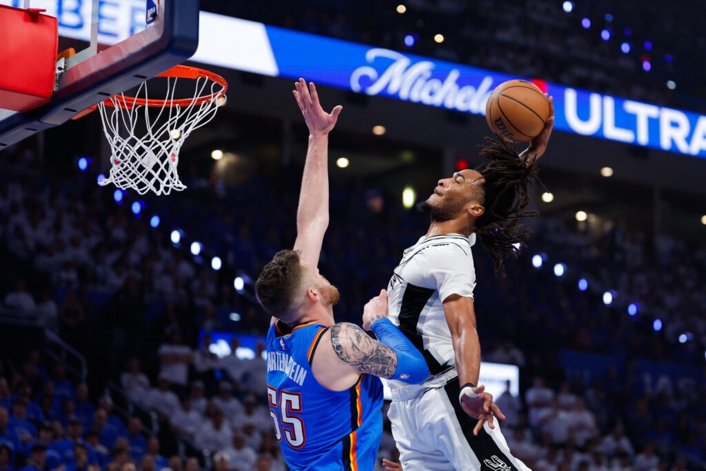 Stephon Castle and Luke Kornet win Dunk and Block of the Year