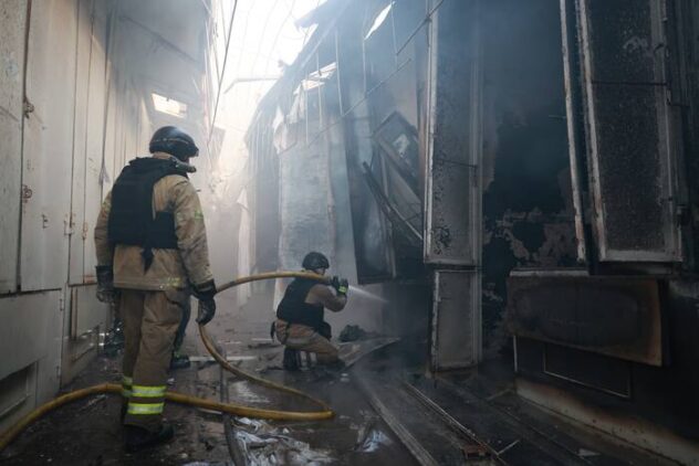 Strikes kill 4 in Ukraine after Moscow rejects German calls to de-escalate