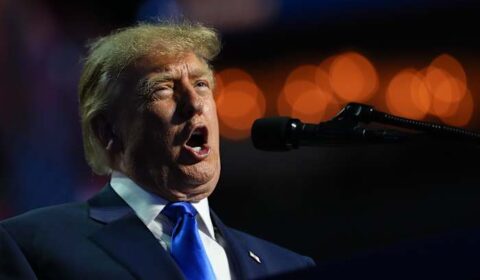 Trump, hoping to salvage midterms, makes dubious pledge to give every US adult $5,000 if GOP wins
