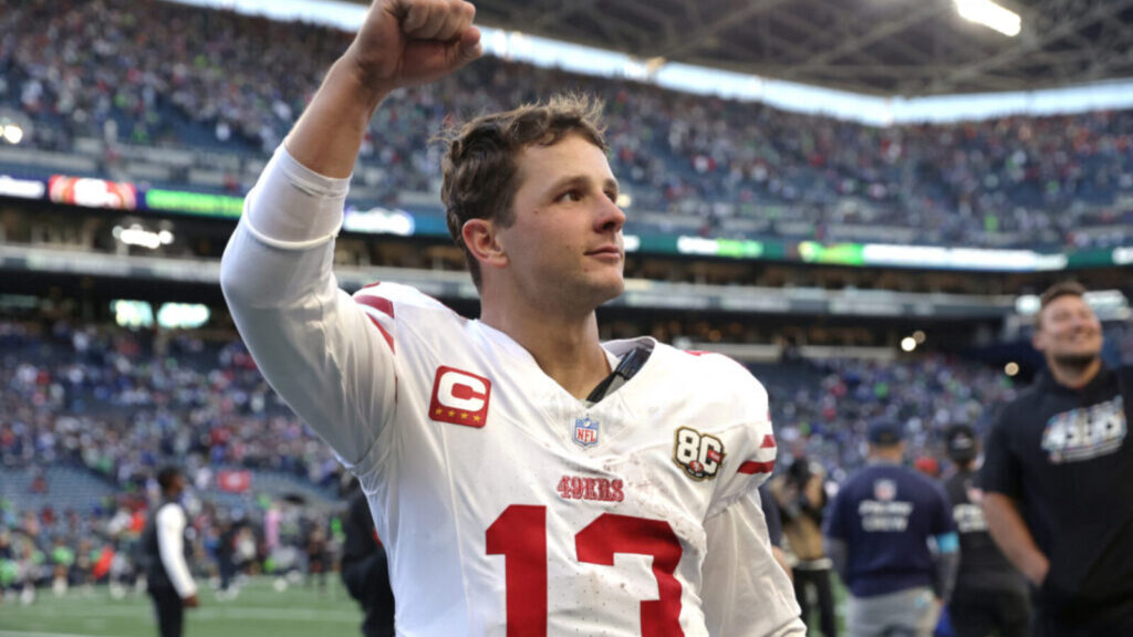 49ers Rally Late to Beat Seahawks 32-29 and Stay Undefeated