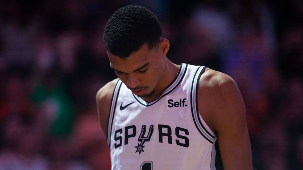 Boston's 22-point collapse should give Spurs a brutal reminder about focus on opening night