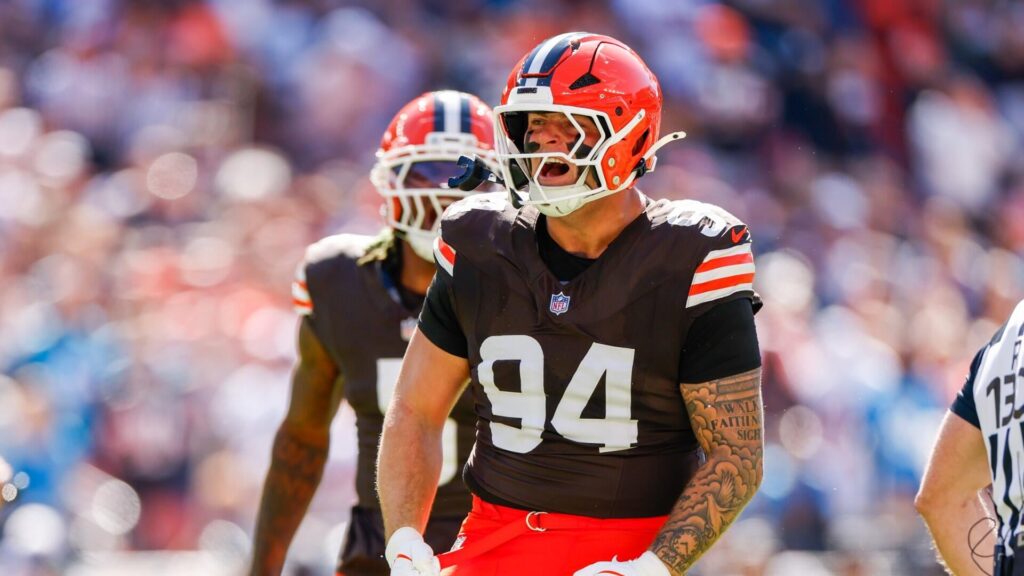 Browns' Mason Graham exits Steelers game with knee injury, will not return