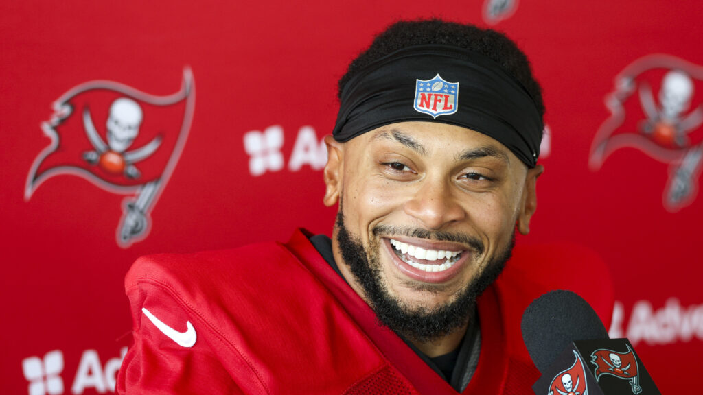 Buccaneers Lose Antoine Winfield for Up to Four Weeks