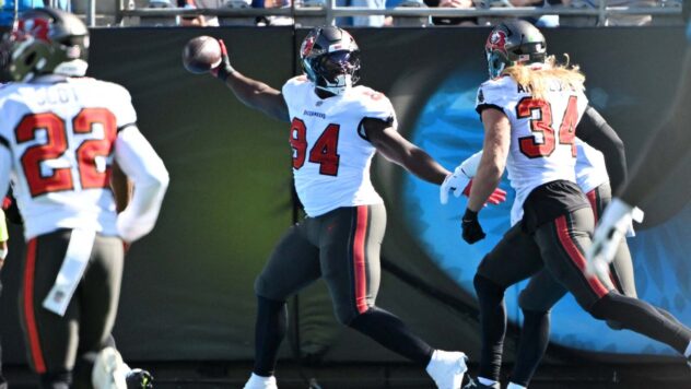 Bucs hit for an ultra rare cycle in blowout win over the Panthers