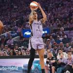 Camera catches Stephen Curry shouting message to Gabby Williams after Valkyries’ Game 2 loss