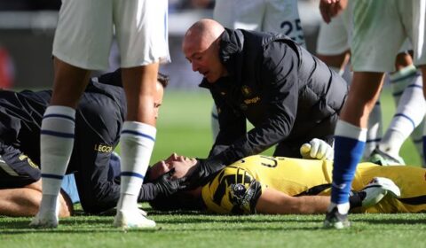 Chelsea star Emi Martinez releases statement from hospital bed as surgery update given