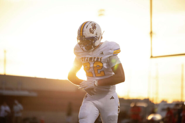 Clemens keeps playoff hopes alive in wild win over Pieper