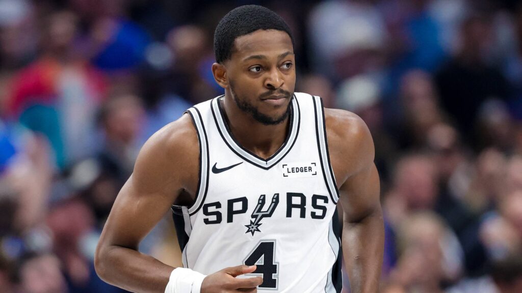 De'Aaron Fox has easily been the Spurs' best offensive player to start the 2026-27 season