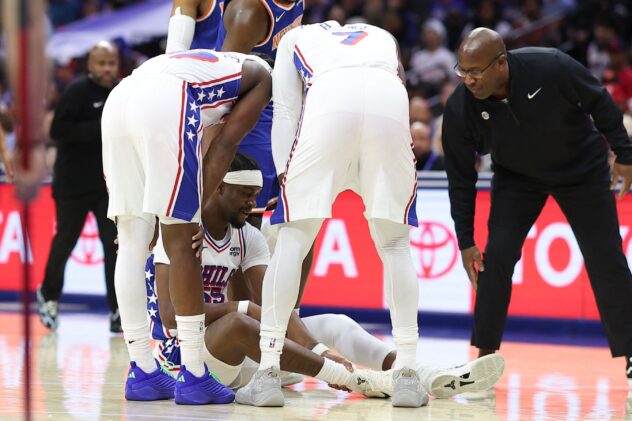 Ex-Knick Ariel Hukporti suffers scary injury five minutes into his 76ers debut: ‘Heartbreaking’