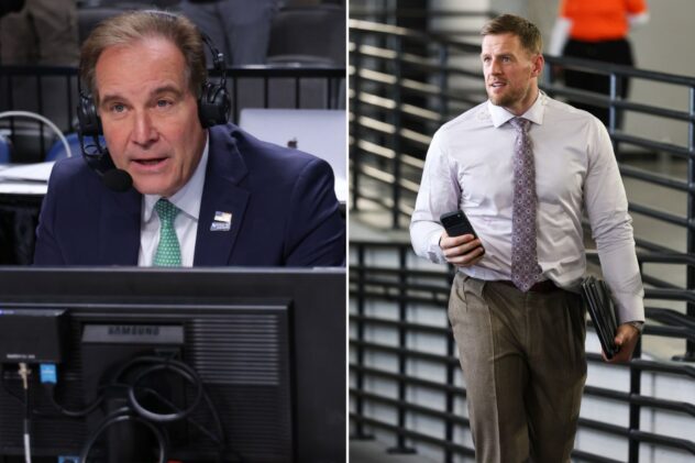 Jim Nantz appears to hurt hand punching football on live TV
