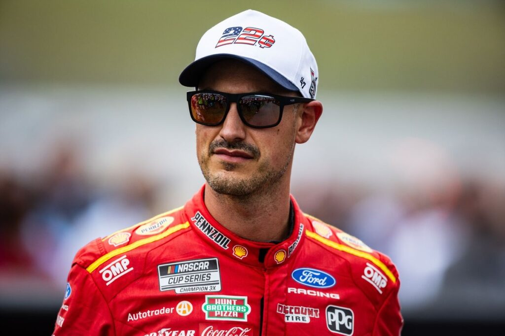 Joey Logano down but not out of NASCAR Chase after Kansas flat tire