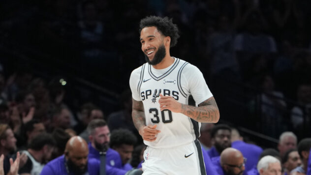Julian Champagnie puts up historically hot first half in Spurs' win