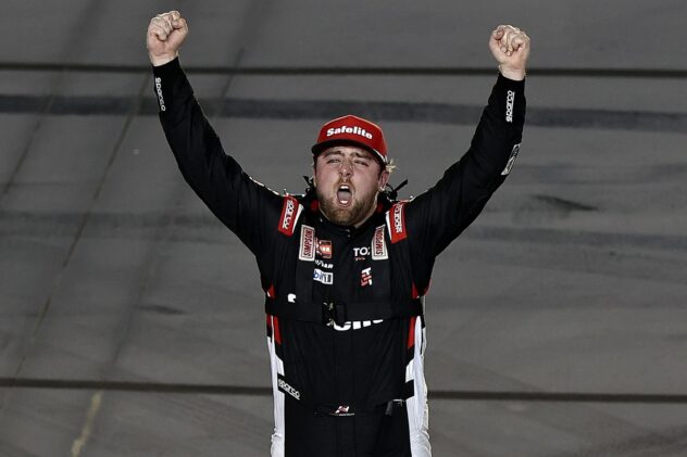 Kaden Honeycutt wins incident-free Phoenix NASCAR Truck race, extends points lead