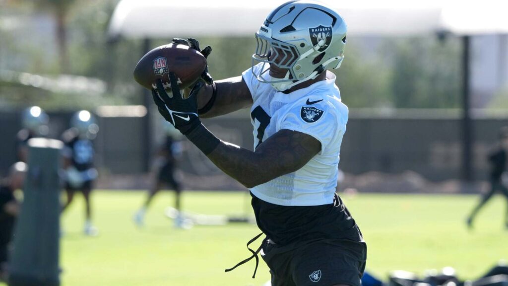 Las Vegas Raiders LB Quay Walker subtly calls out the defense after a tough showing vs. the Los Angeles Rams