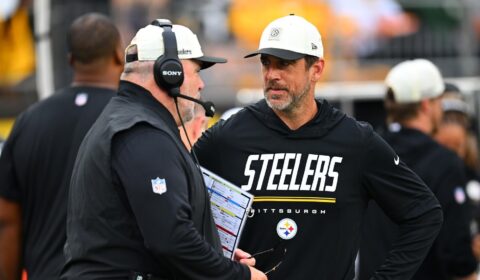 LOOK: Aaron Rodgers’ heated exchange with Mike McCarthy caught on camera during Steelers-Browns