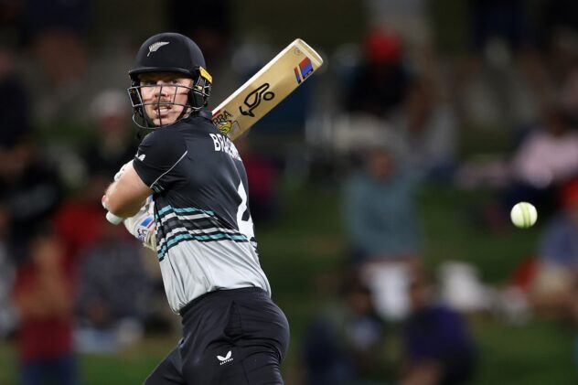 Michael Bracewell shifts to casual contract with eye on BBL