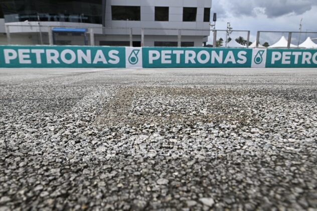 MotoGP riders critical of "motocross track" Sepang circuit surface