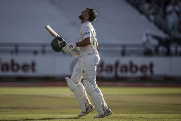 Mulder, Rickelton tons set Australia 288 target