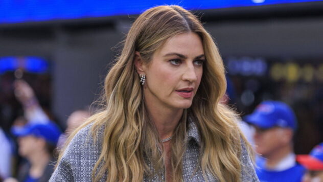 'My Bags Are Getting Searched': FOX’s Erin Andrews Pulled Aside by Airport Security After Rams-Eagles Game