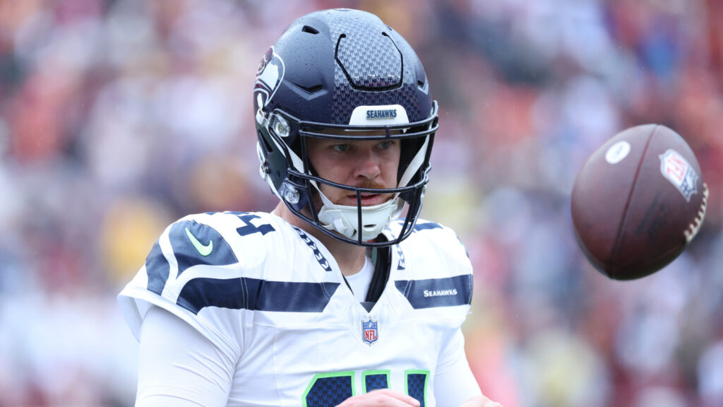 NFL executives think Seahawks' Sam Darnold is missing Klint Kubiak, Kenneth Walker III
