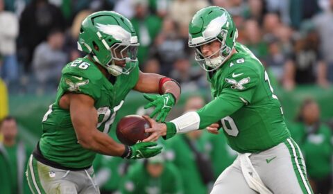 NFL trade deadline: Four Eagles, three Colts and two starting QBs included among top 25 candidates