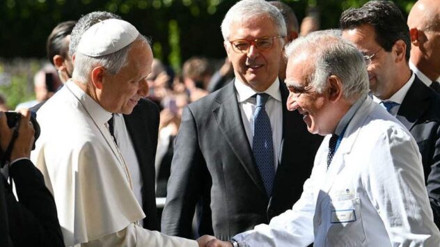 Pope Leo diagnosed with lung cancer after surgeons remove part of right lung, Vatican says