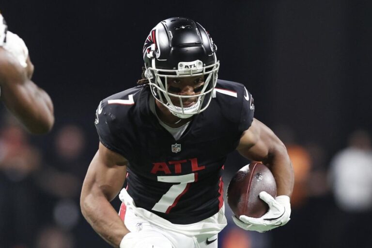 Robinsons combine for 5 touchdowns to lead Falcons past Saints