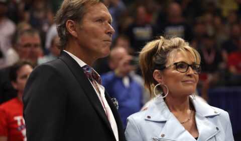 Sarah Palin asks for prayers for Rangers legend Ron Duguay as she shares bedside photo at hospital