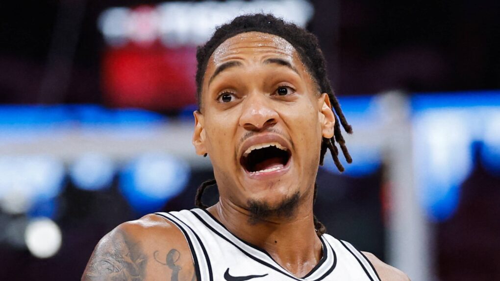 Spurs can't let Devin Vassell get lost in the shuffle as backcourt debate rages