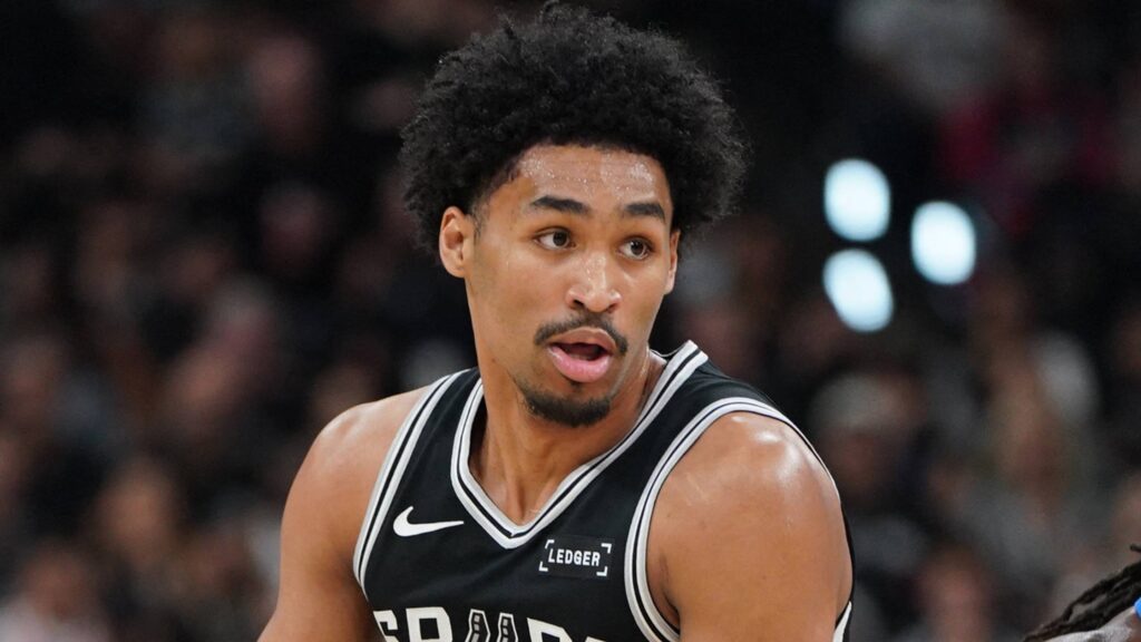 Stephon Castle’s ball-handling role has to shrink for Dylan Harper’s leap to happen