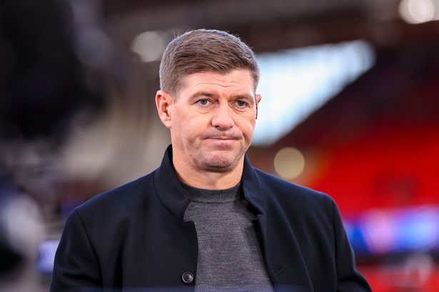 Steven Gerrard urges Andoni Iraola to make Florian Wirtz change in expletive discussion
