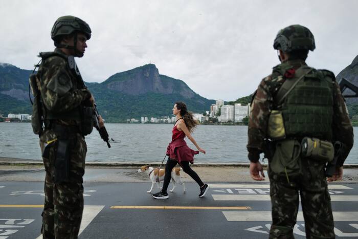 The Latest: Brazilians vote in a tense runoff as Lula faces Trump ally Flávio Bolsonaro