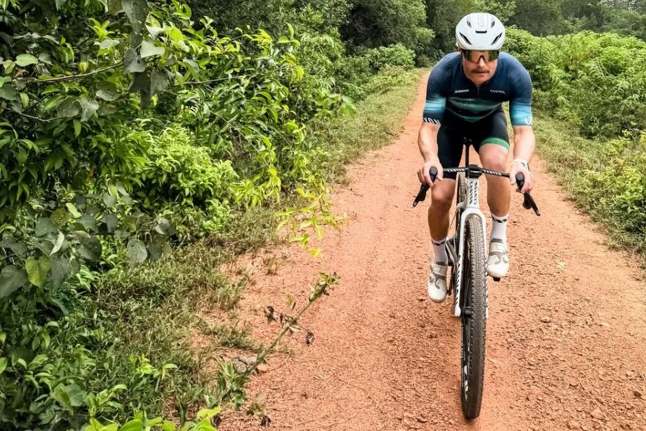 Valtteri Bottas completes three-day jungle ride to Singapore GP: "Your mind starts to play games at night"