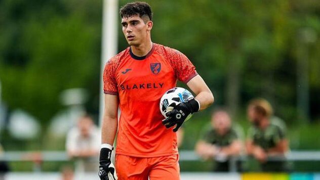 Woking sign Norwich goalkeeper Reyes on loan
