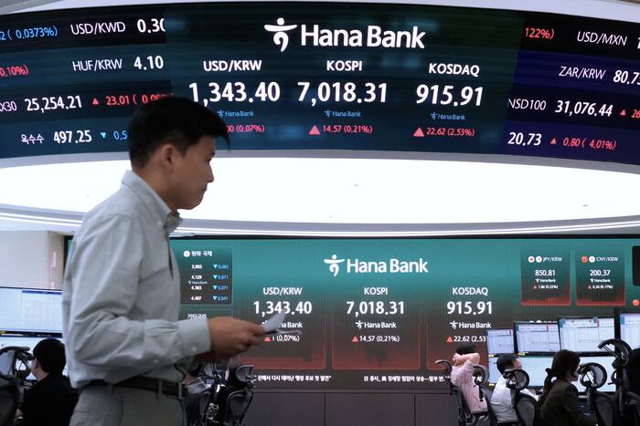 World stocks mostly fall back despite latest earnings-driven rally on Wall Street
