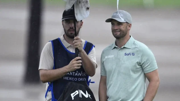 Wyndham Clark's brother lands caddie job after threat: 'You're not coming to the wedding'